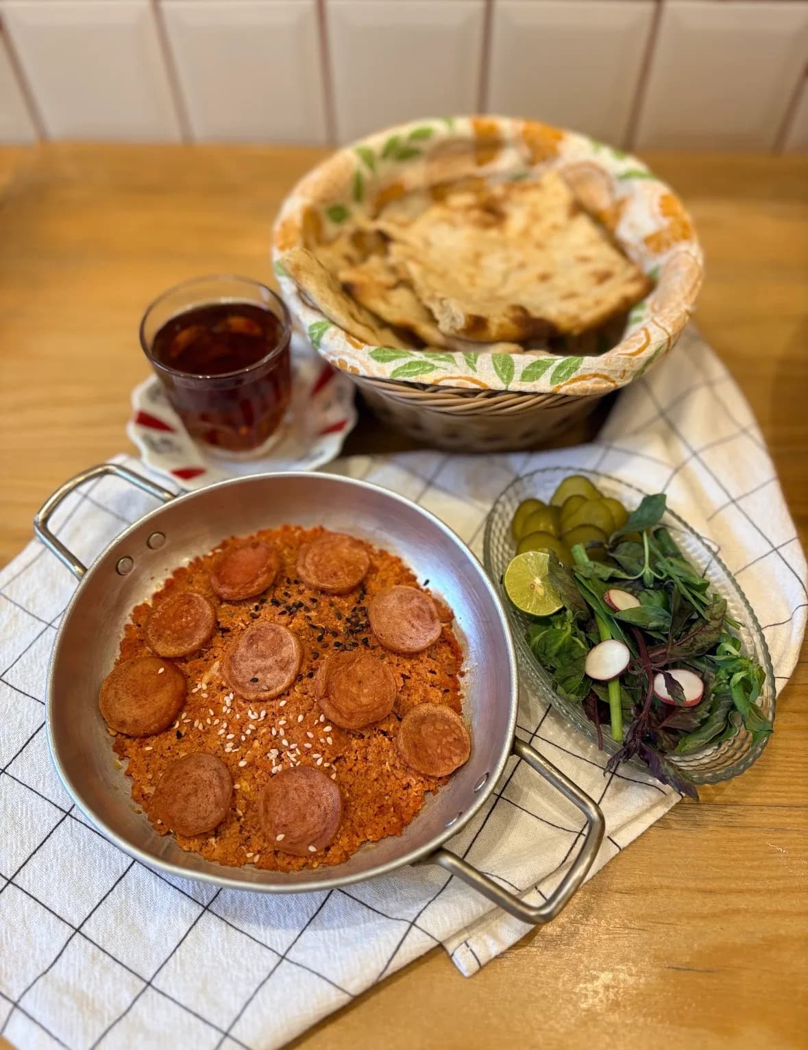 سوسیس املت+چای